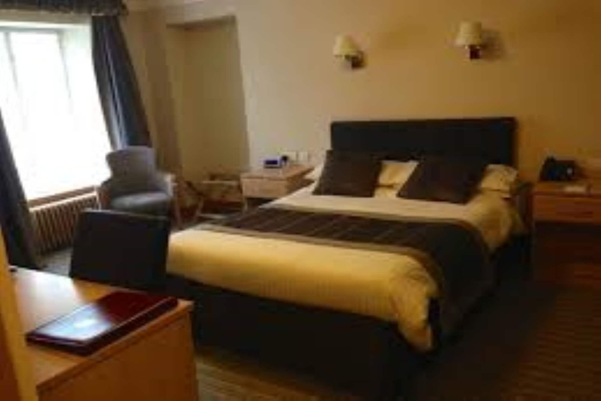 Burnett Arms Hotel بانشوري المظهر الخارجي الصورة