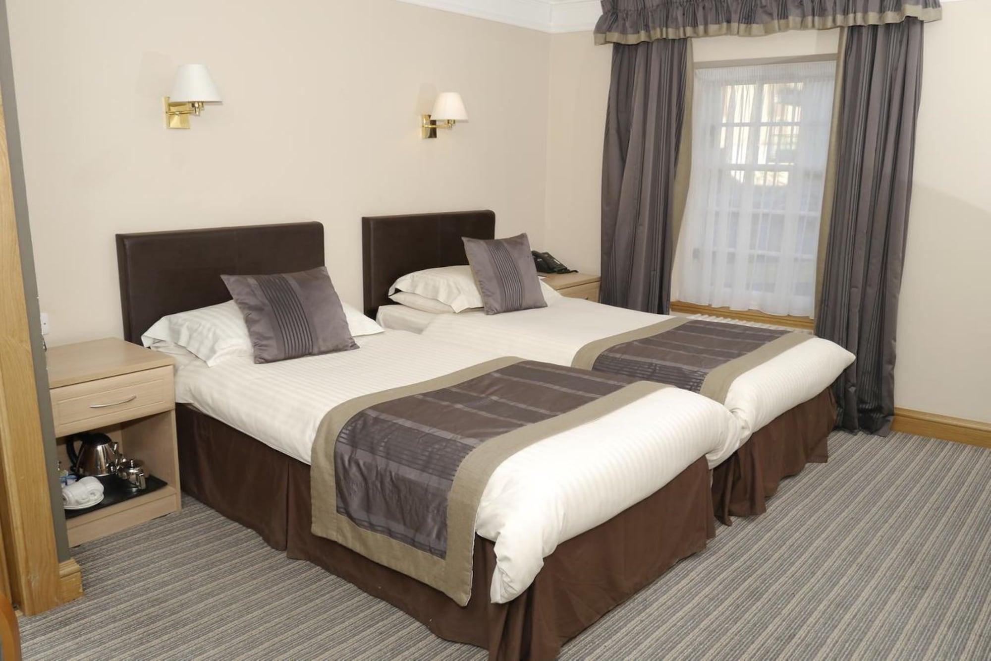 Burnett Arms Hotel بانشوري المظهر الخارجي الصورة