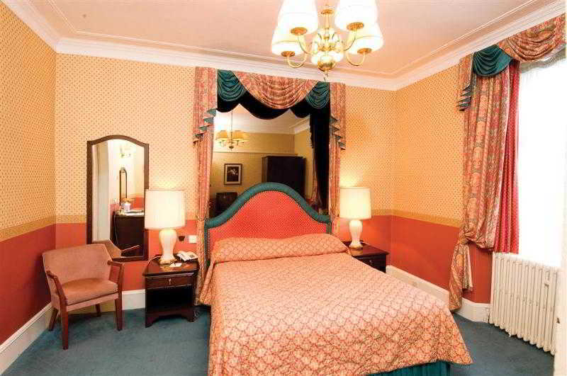 Burnett Arms Hotel بانشوري المظهر الخارجي الصورة